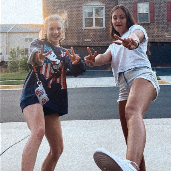 Meet your Posher, Sarah - Picture 1 of 1